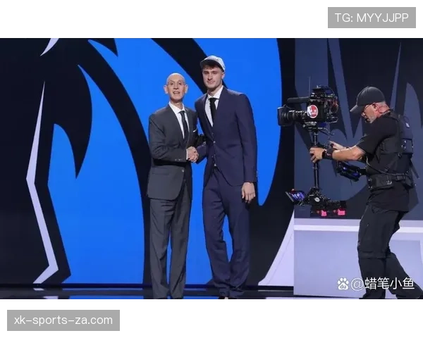 库珀·弗拉格无球跑动制造防守混乱，拉开空间效率提升