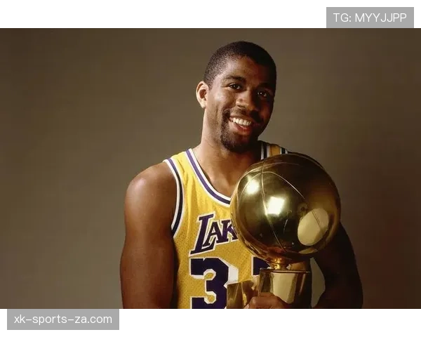 伯德挡拆牵制魔术师约翰逊，三分效率碾压其突破