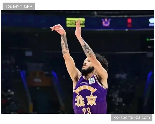 海耶斯突破拉开内线空间 提升球队关键进攻效率